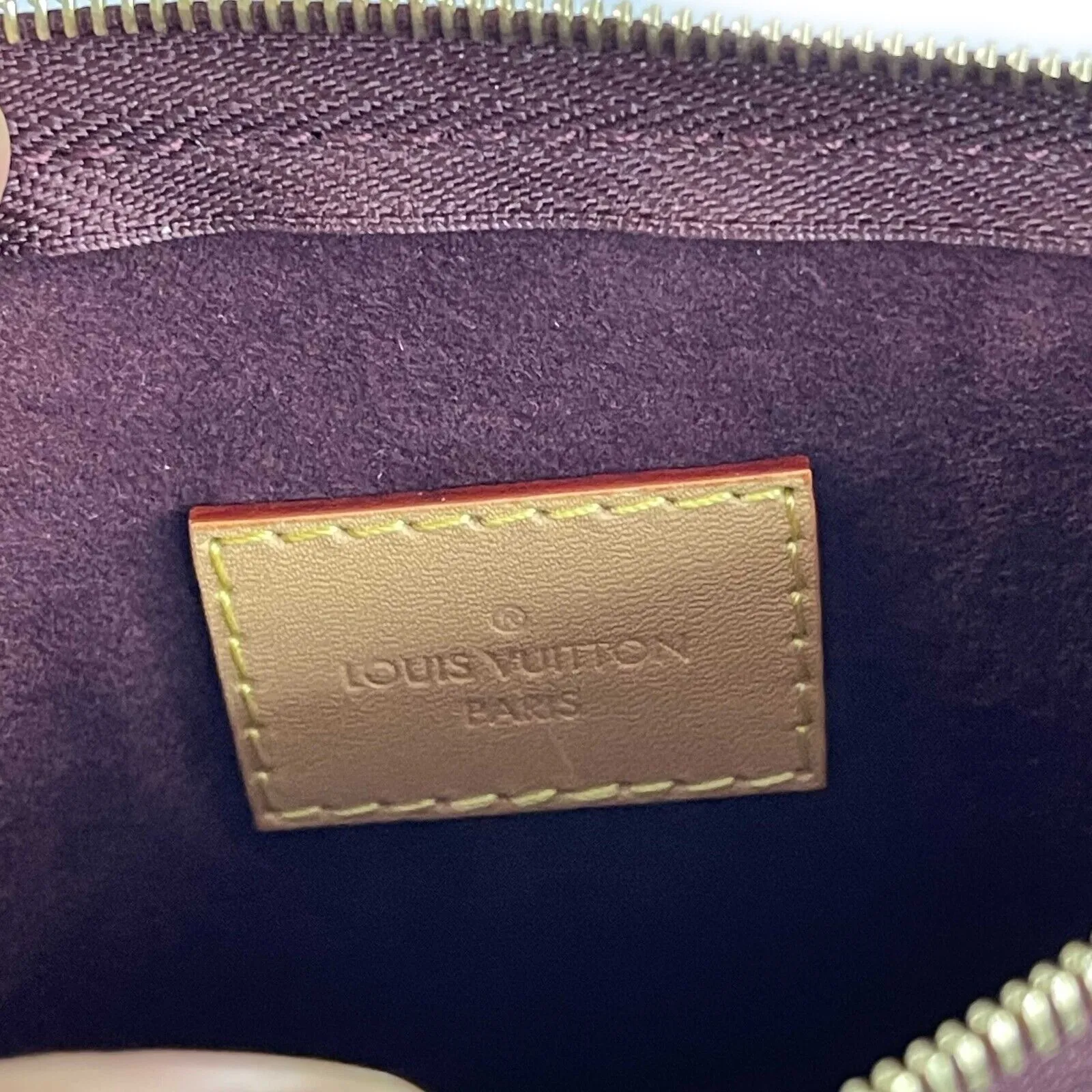Louis Vuitton - LV Carry All MM Pochette in Monogram Canvas - Brown Wristlet