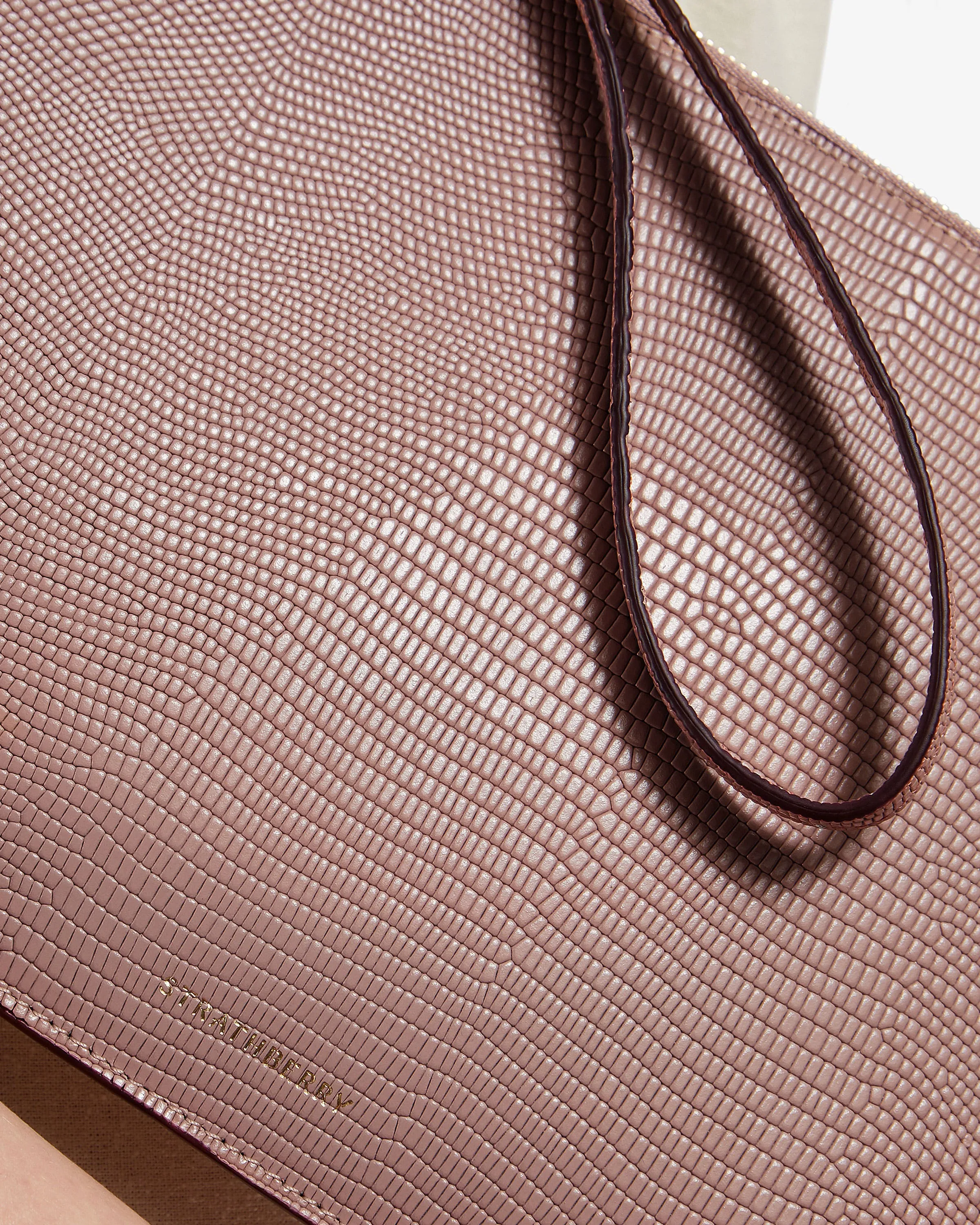Pouch on a chain - Lizard-Embossed Leather Blush Rose